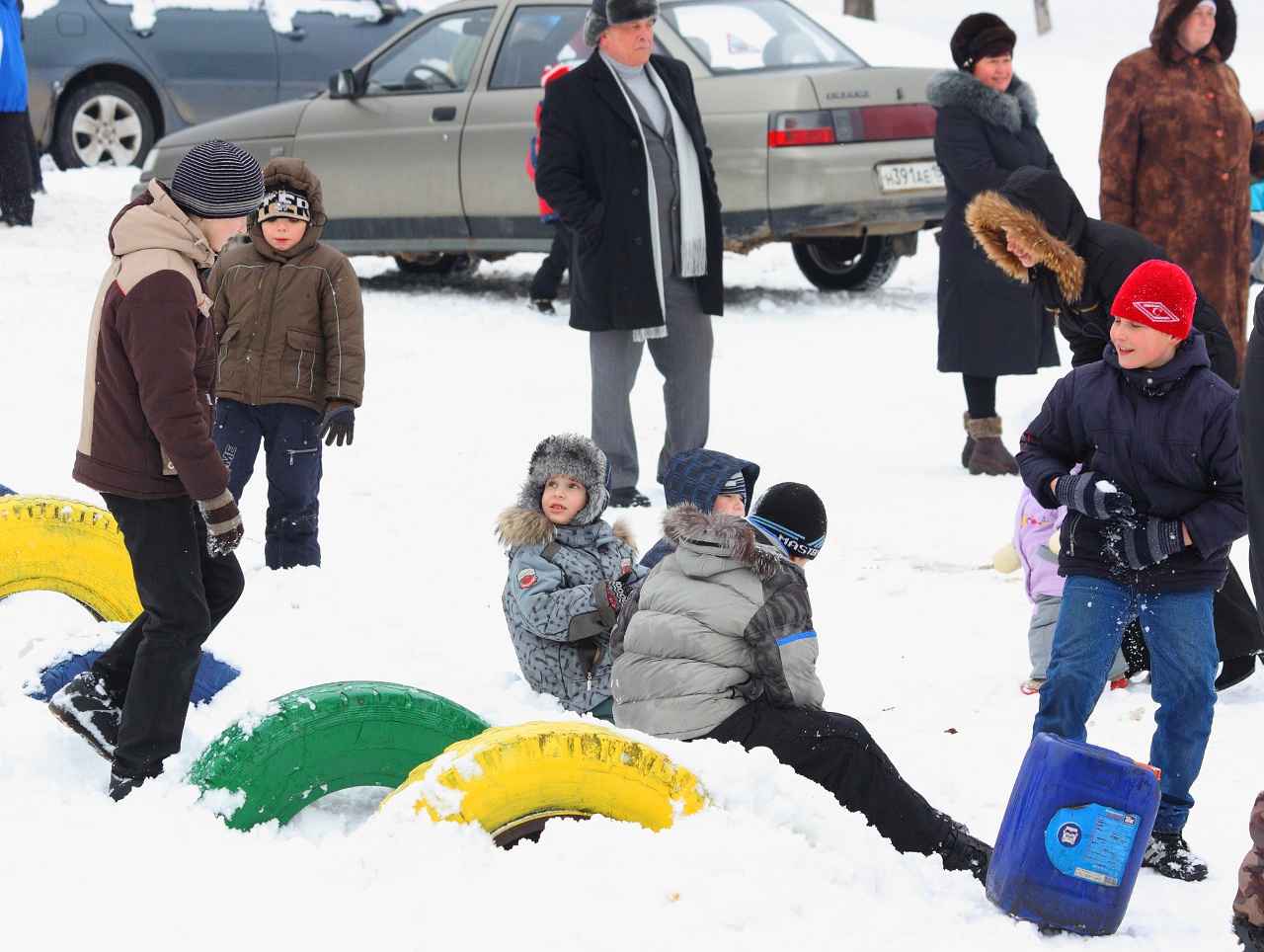 Твой снежок?!